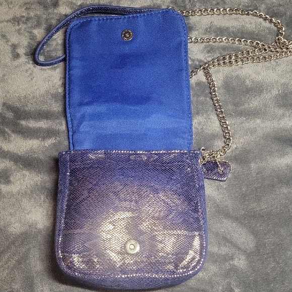 Elegant Lavender and Metallic Snake Print Crossbody Bag - Picture 3 of 4